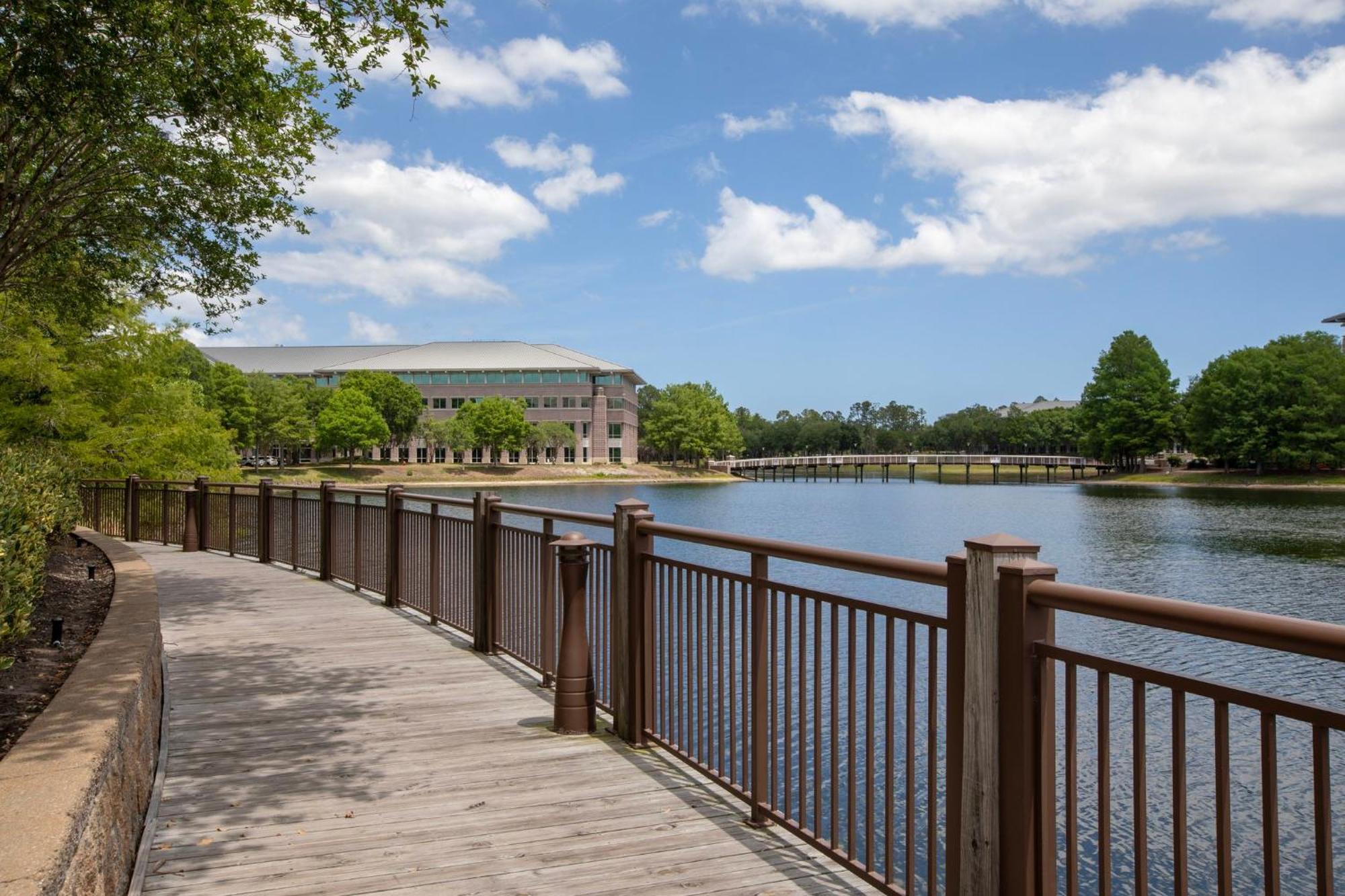 Hotel Indigo Jacksonville-Deerwood Park By Ihg Exterior photo